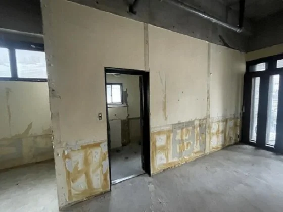 八王子のスケルトン店舗物件の内装