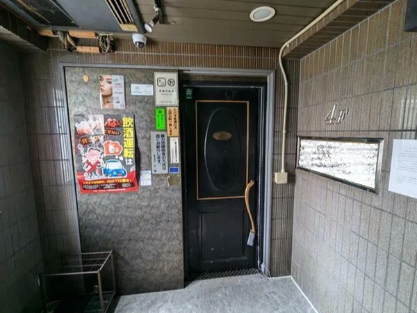 津田沼の居抜き店舗のエントランス