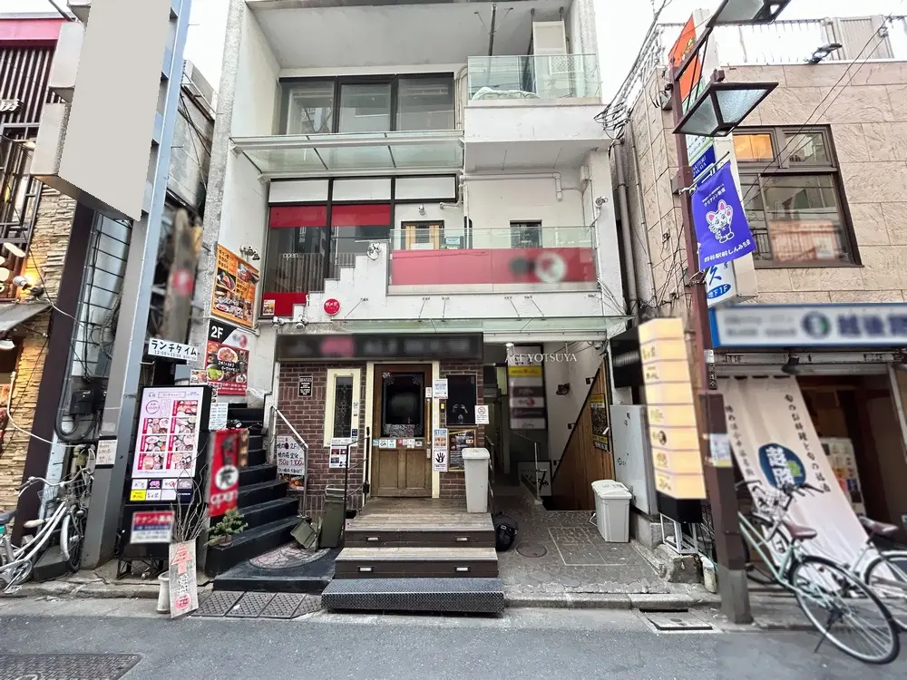 四ツ谷のスケルトン店舗物件の外観