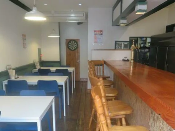 根岸のビストロ・洋食居抜きの内装