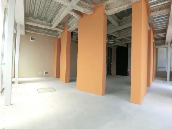 貸店舗(スケルトン)の内装