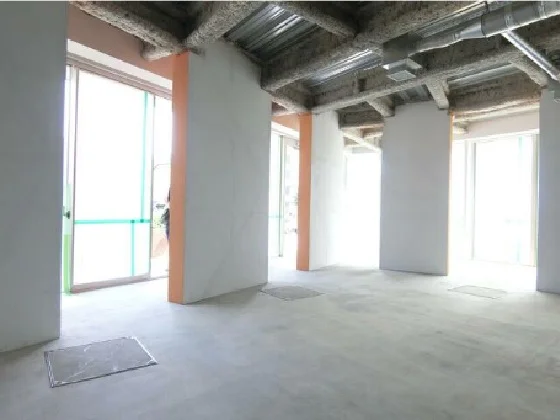 洗足池のスケルトン店舗物件の内装