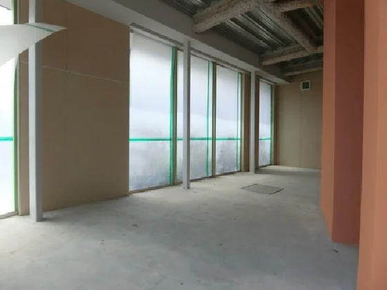 洗足池のスケルトン店舗物件の内装