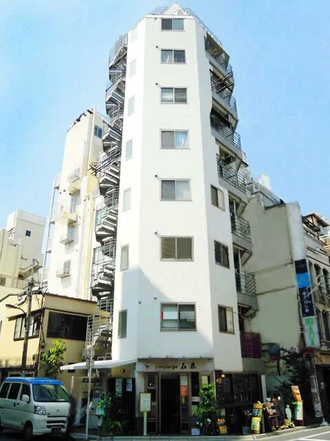 新宿西口の居抜き店舗の外観