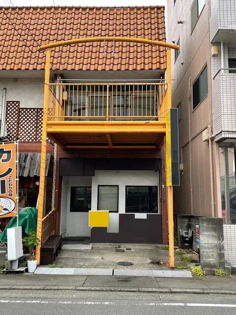 多国籍料理の居抜き物件の外観