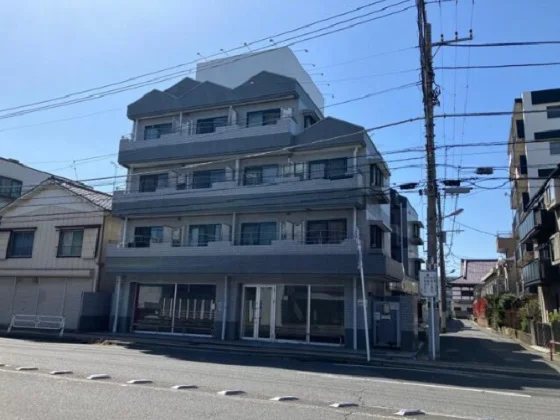 貸店舗(スケルトン)の外観