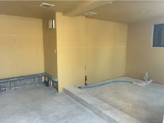 市川のスケルトン店舗物件の内装