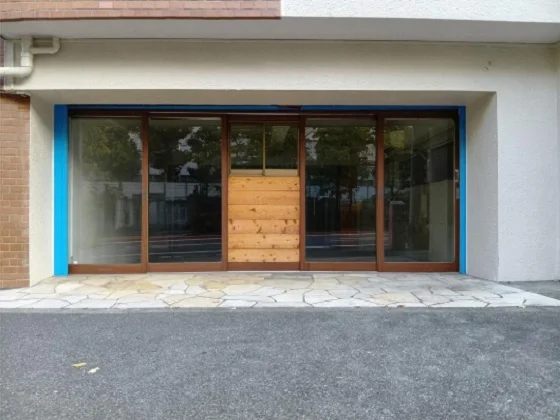 貸店舗(スケルトン)の外観