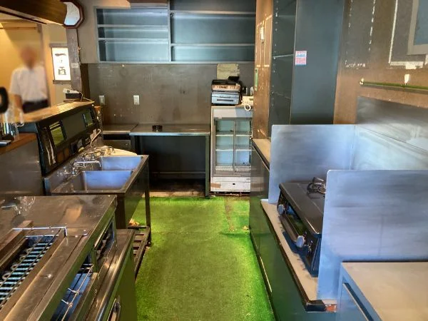居酒屋の居抜き物件の厨房
