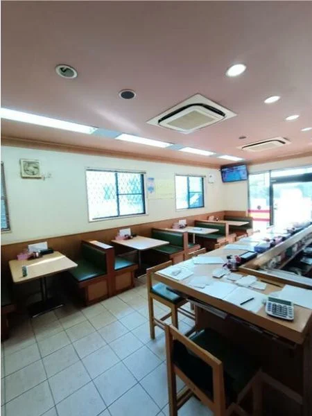 秋山の居抜き店舗の内装