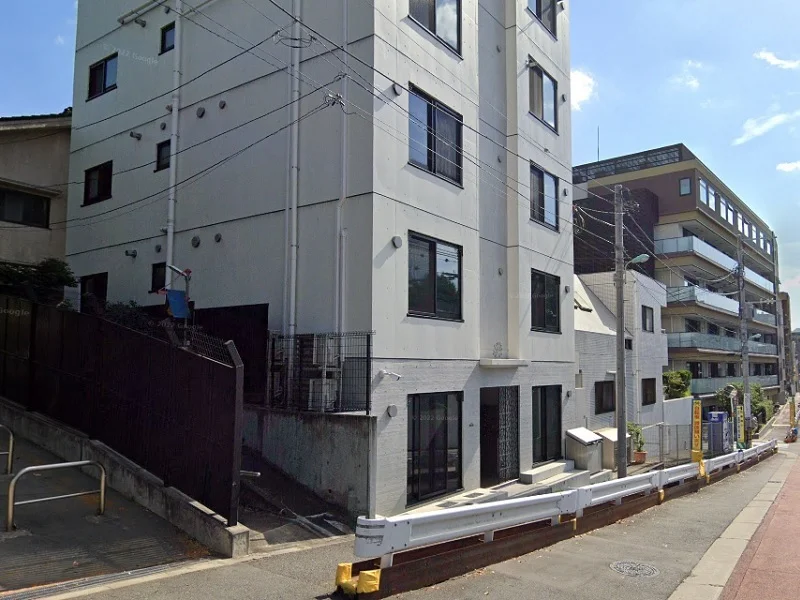 雑司が谷のスケルトン店舗物件の外観