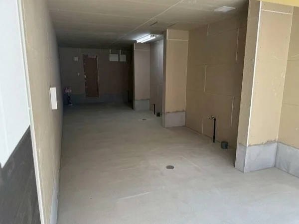 貸店舗(スケルトン)の内装