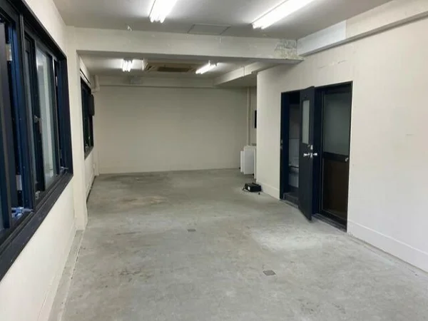 半蔵門のスケルトン店舗物件の内装