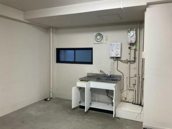 半蔵門のスケルトン店舗物件の内装