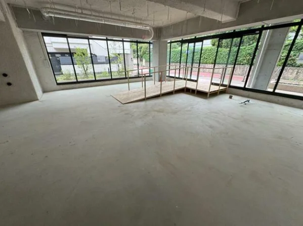 北浦和のスケルトン物件の内装