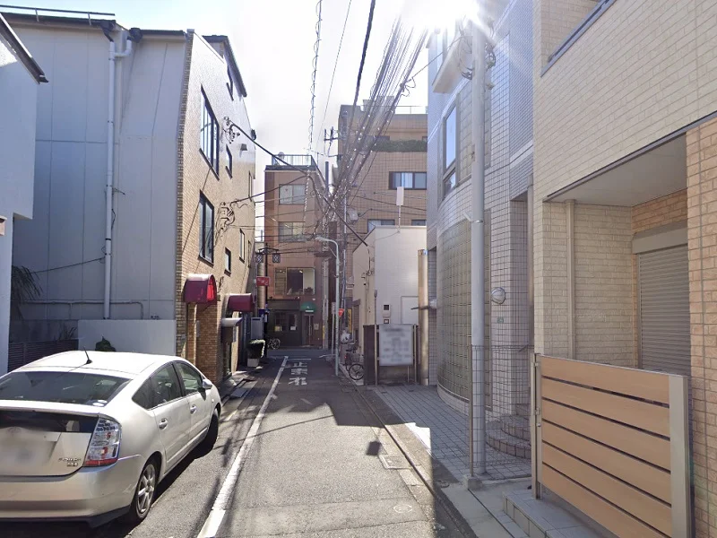 祐天寺の医院居抜きの外観