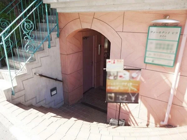 表参道の事務所仕様物件のエントランス