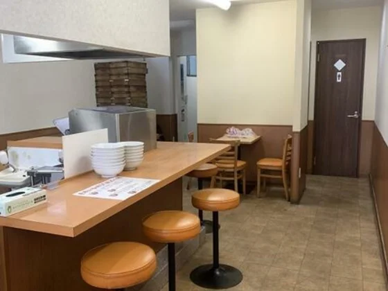 平塚のラーメン居抜きの内装