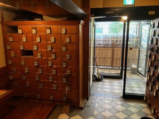 関内の焼肉屋居抜きの内装