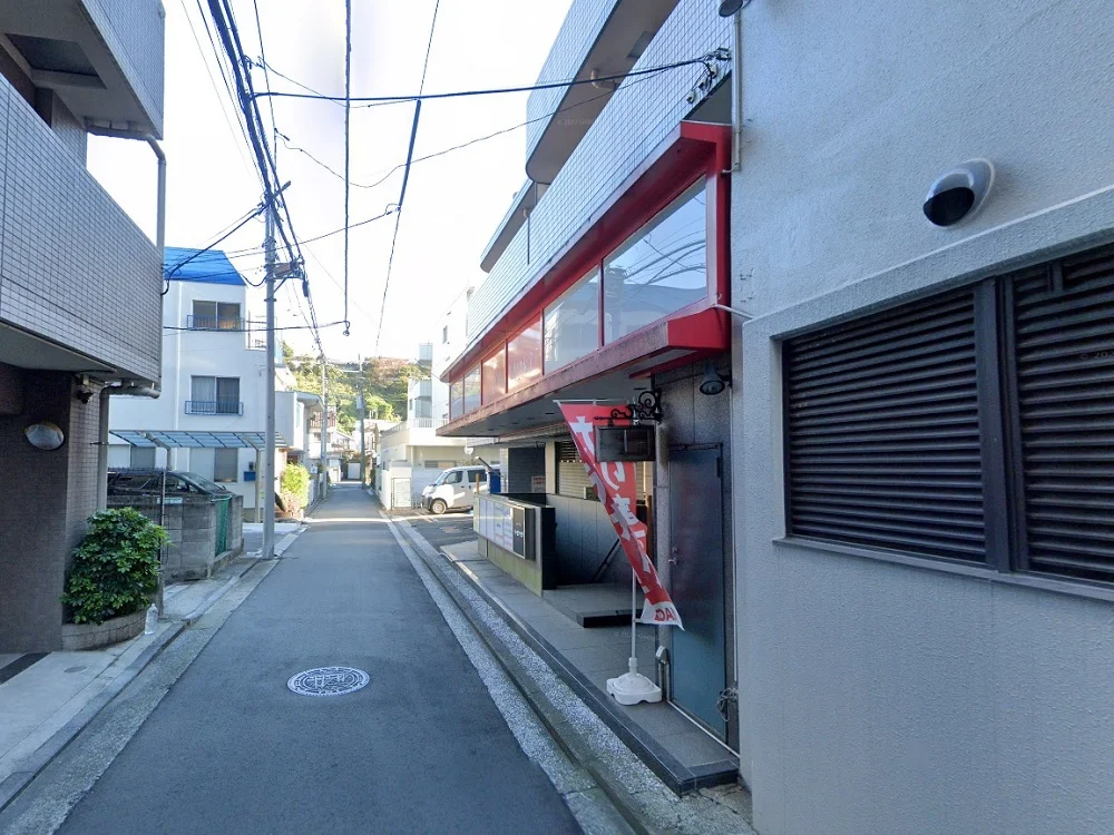 山手のBAR・ショットバー居抜きのエントランス