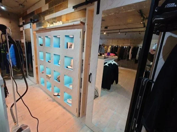 物販の居抜き物件の内装