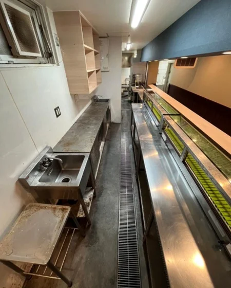 寿司の居抜き物件の厨房