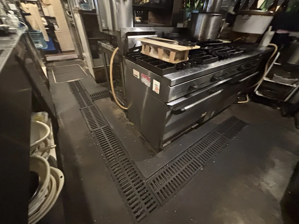 居酒屋の居抜き物件の厨房