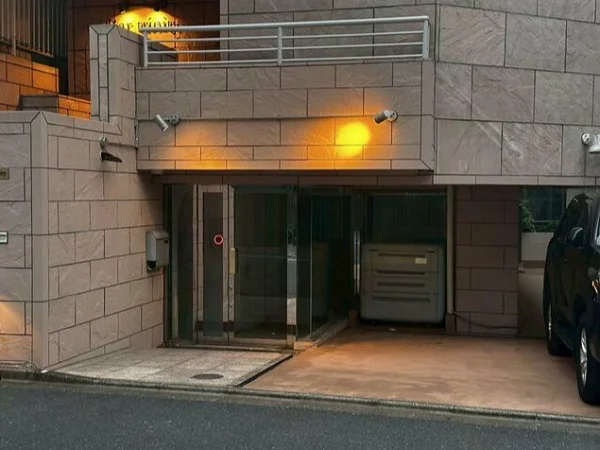 貸店舗(事務所仕様)のエントランス