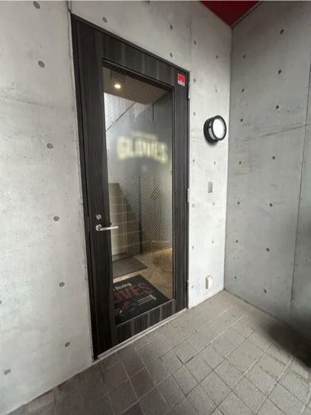 用賀のカフェ・喫茶店居抜きのエントランス