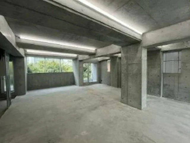 貸店舗(スケルトン)の内装