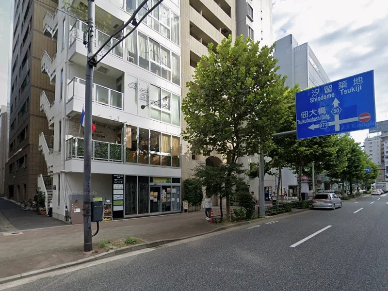 新富町のスケルトン店舗物件の外観