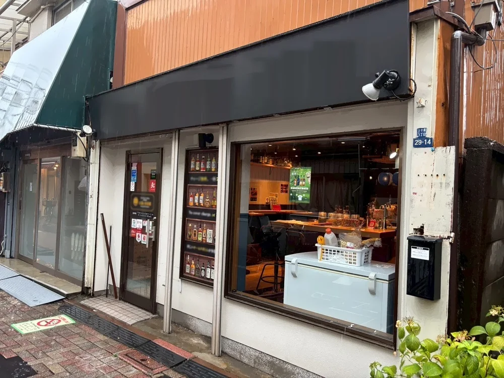 十条のBAR・ショットバー居抜きのエントランス