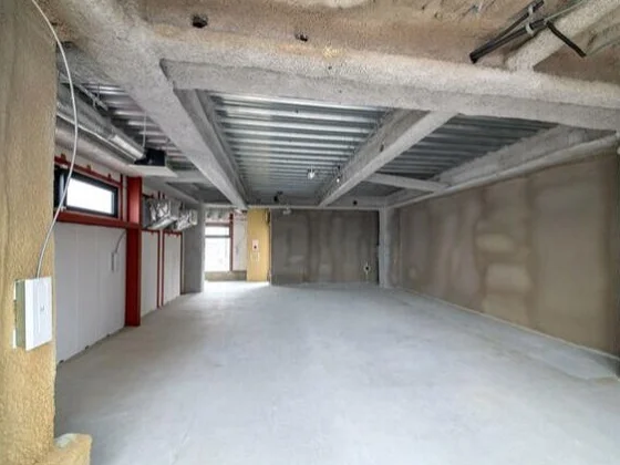 貸店舗(スケルトン)の内装