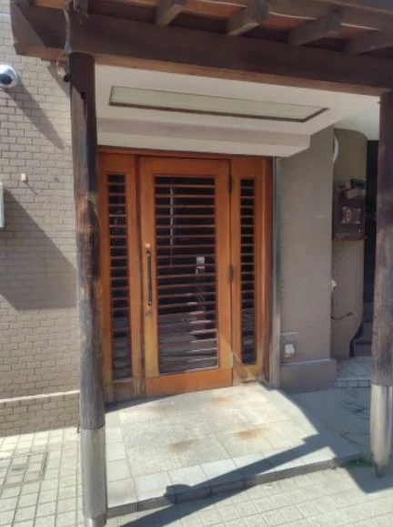 居酒屋の居抜き物件のエントランス
