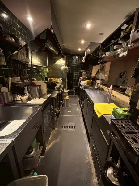 居酒屋の居抜き物件の厨房