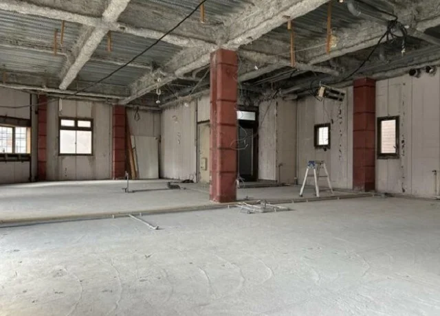 西川口のスケルトン店舗物件の内装