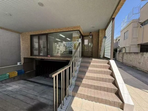 貸店舗(スケルトン)の外観