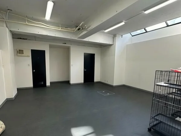 長原の事務所仕様店舗物件の内装