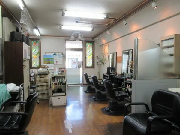 湘南台の美容室・理容室居抜きの内装