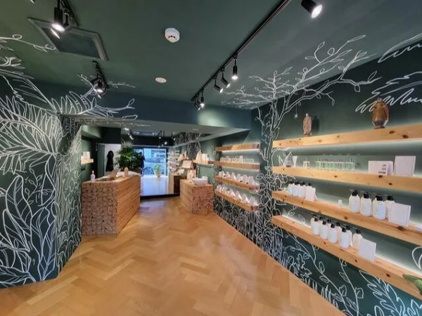 表参道の物販居抜きの内装