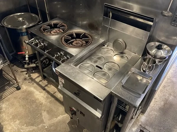 黄金町の居抜き店舗の厨房