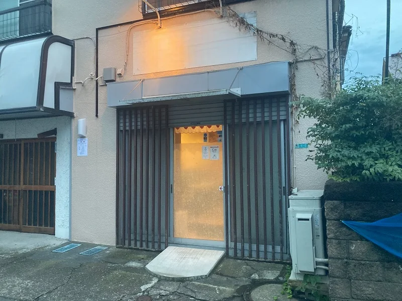 葛西の居酒屋居抜きのエントランス