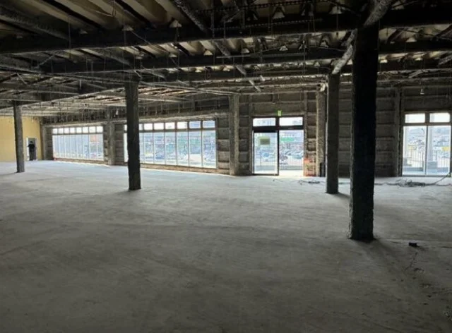 武蔵藤沢のスケルトン店舗物件の内装