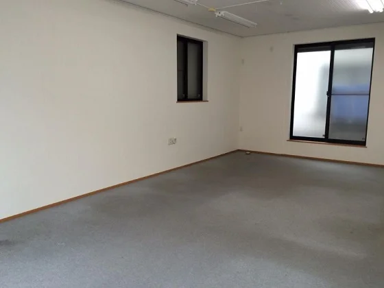 京成立石の事務所仕様物件の内装
