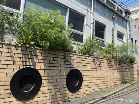 初台のスケルトン店舗物件の外観