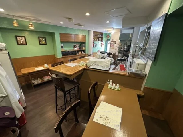 大倉山の定食屋居抜きの内装