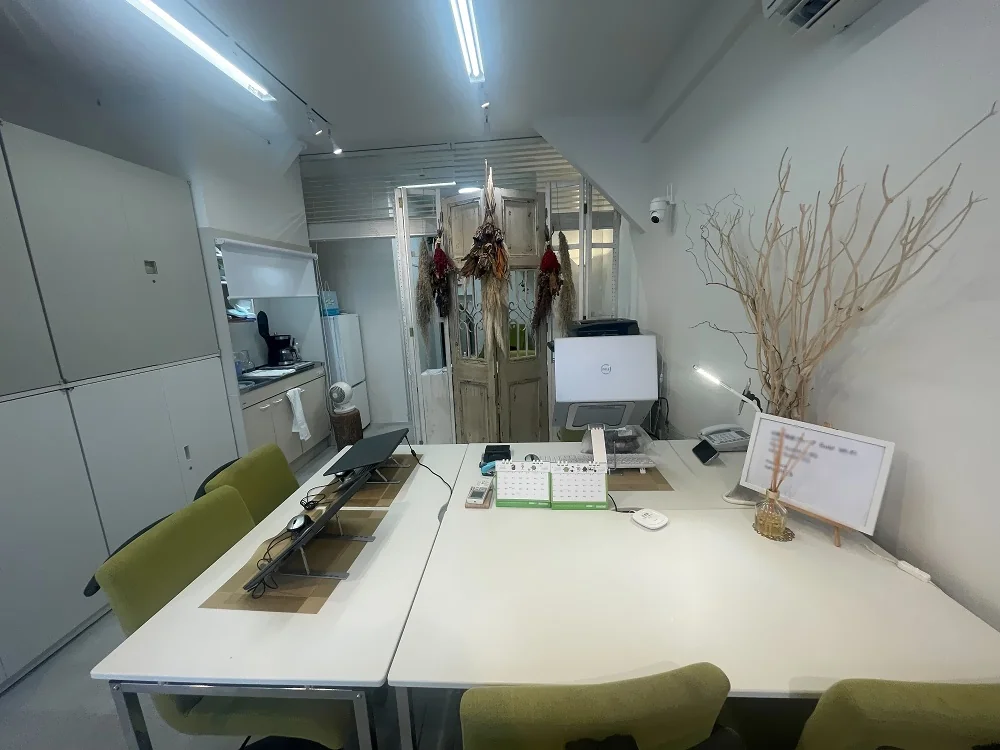 千駄木の事務所仕様店舗物件の内装