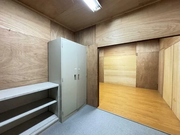 森下の事務所仕様店舗物件の内装