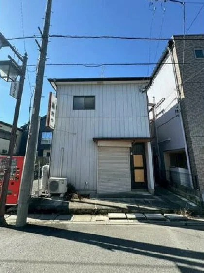 七里の居抜き店舗の外観