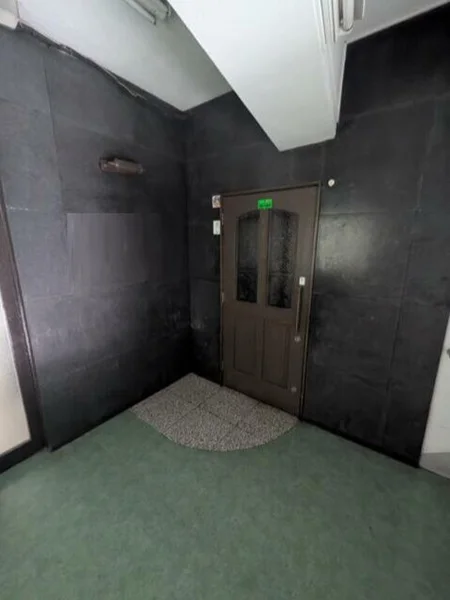 洗足池の中華料理居抜きのエントランス